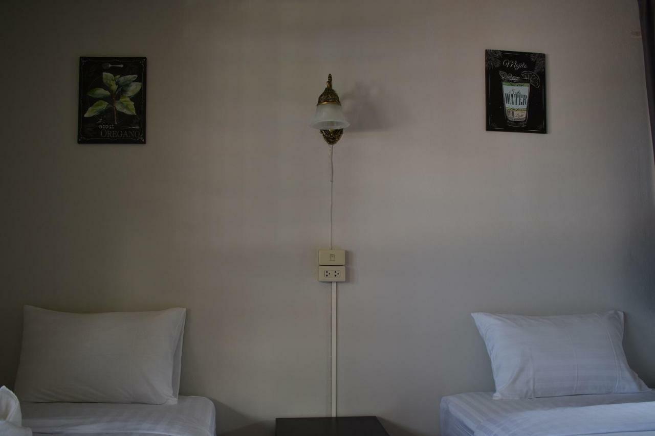 Maya Bed And Food Hostel Chiang Mai Exterior photo