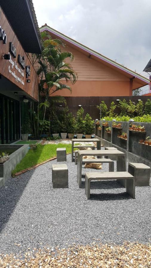 Maya Bed And Food Hostel Chiang Mai Exterior photo