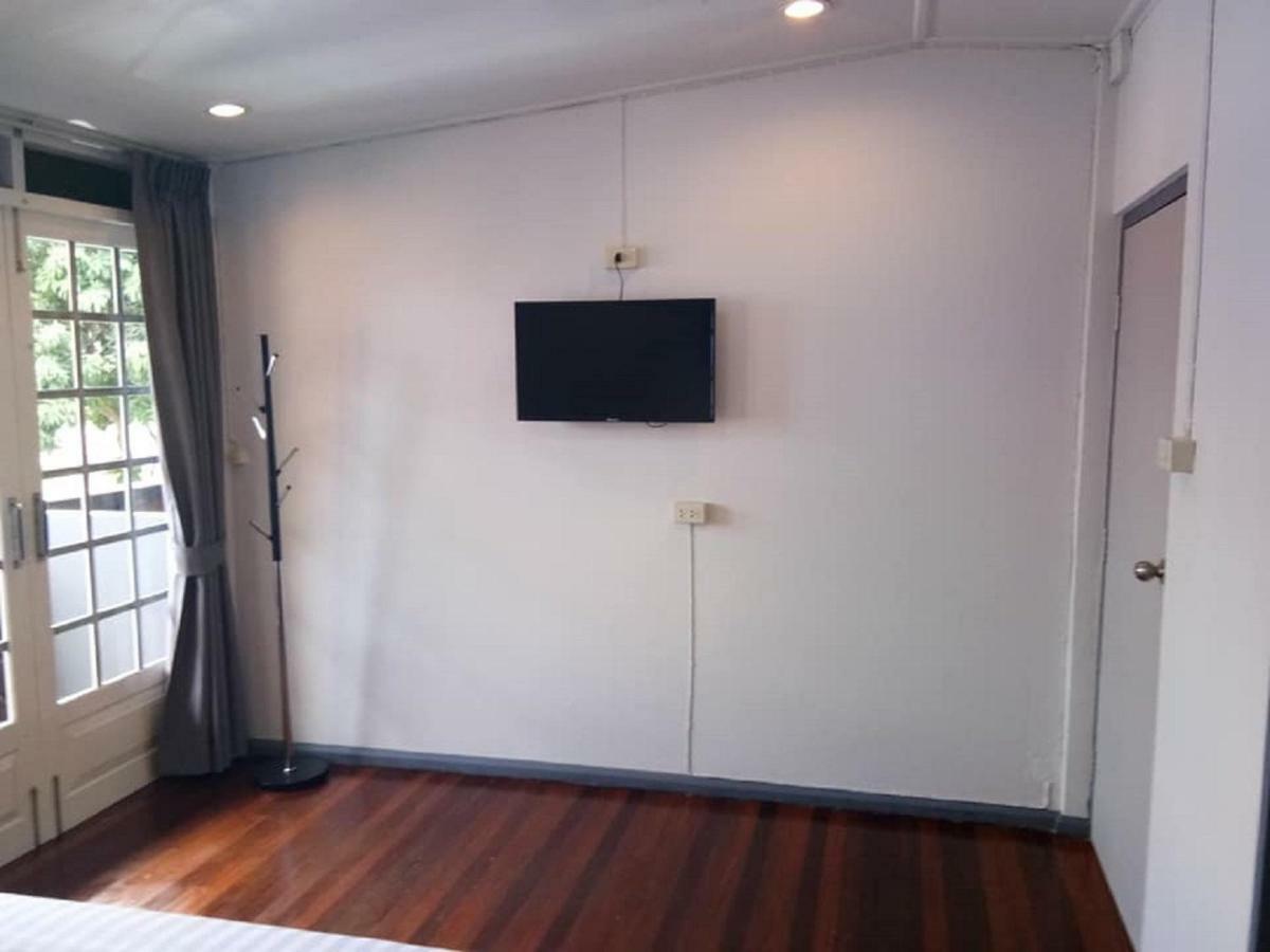 Maya Bed And Food Hostel Chiang Mai Exterior photo